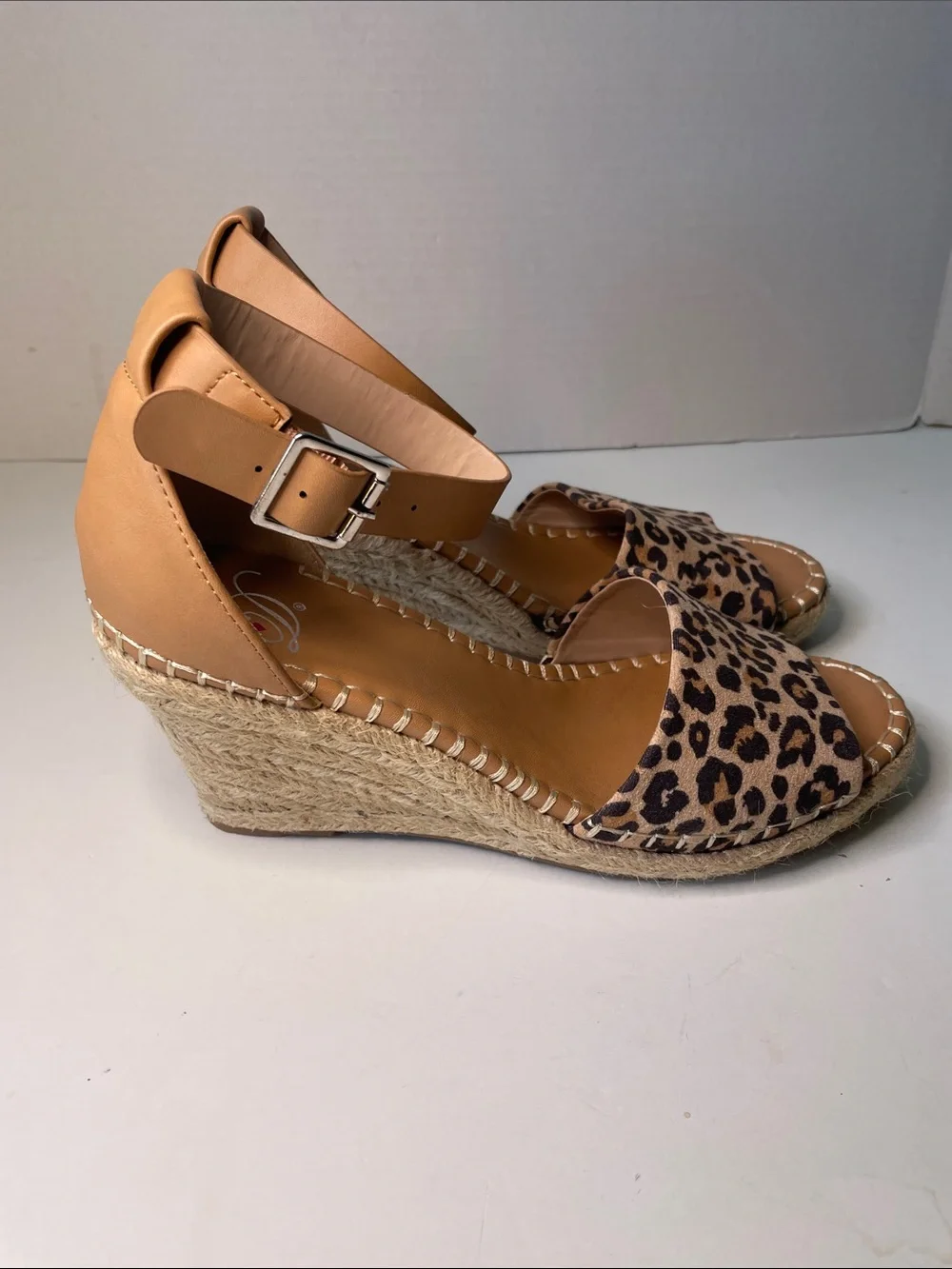 Heart in D Women's Size 9 Leopard Print Espadrille Wedge Sandals - Tan